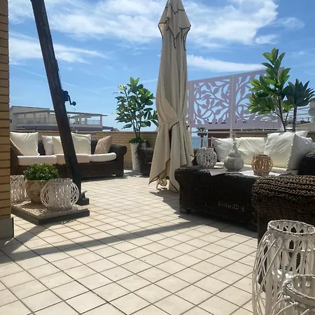 Appartamento Prestigioso Attico 20 Mt Dal Mare Terracina