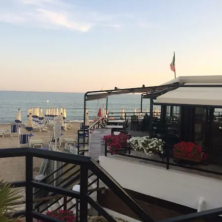 Appartamento Prestigioso Attico 20 Mt Dal Mare